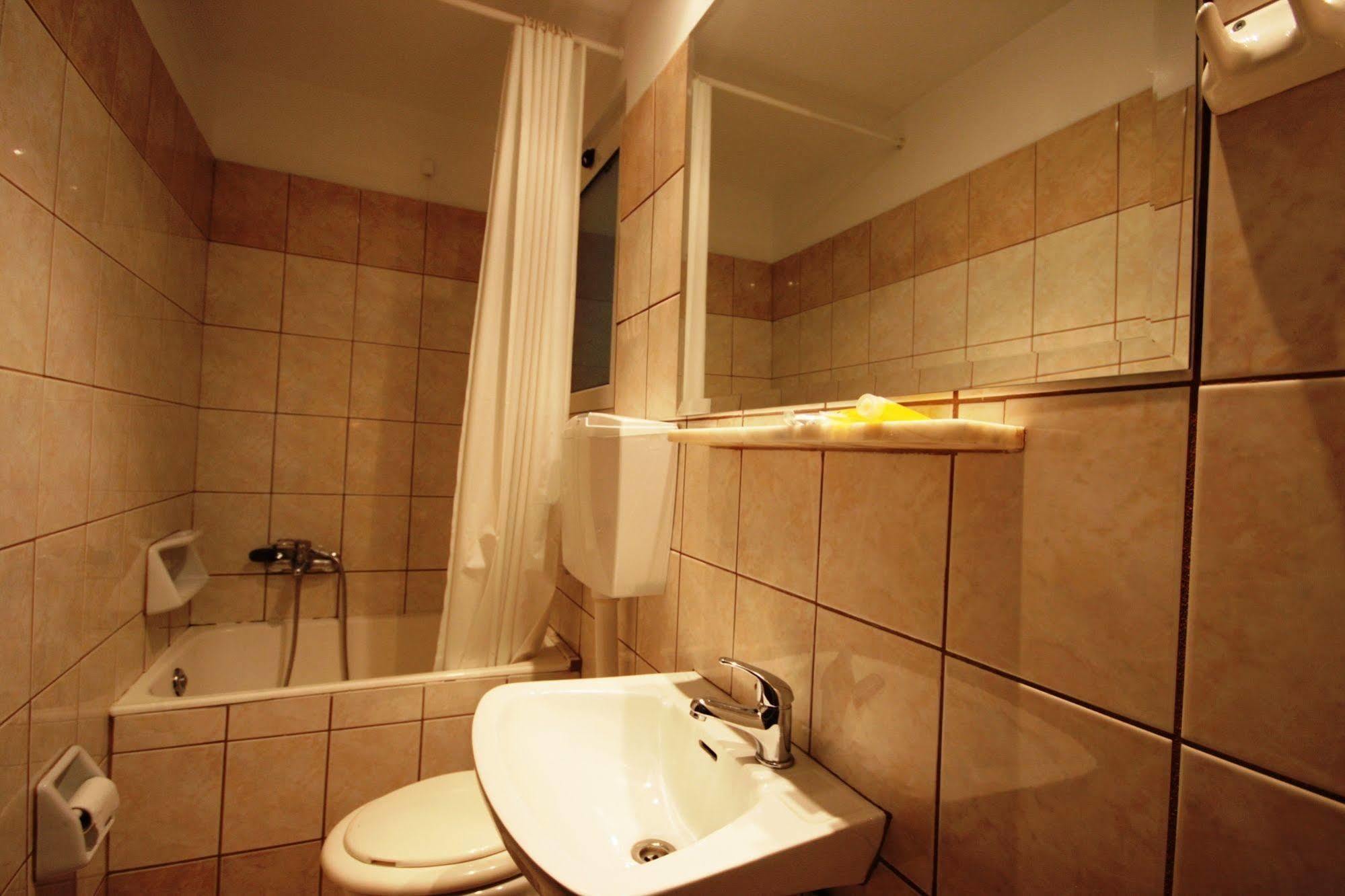 Vienna Hotel Athén Kültér fotó